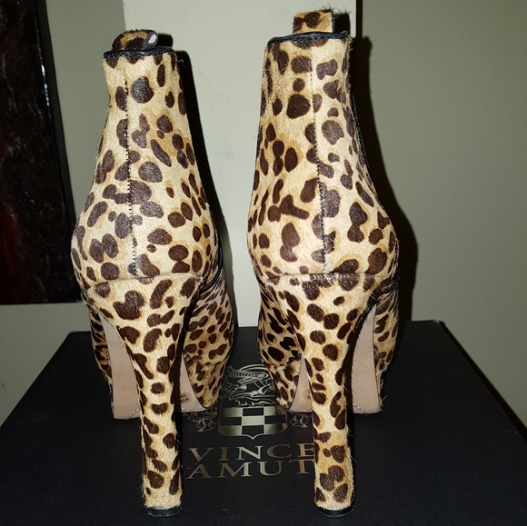 Vince Camuto Bailey Ankle Boots - Picture 3 of 7